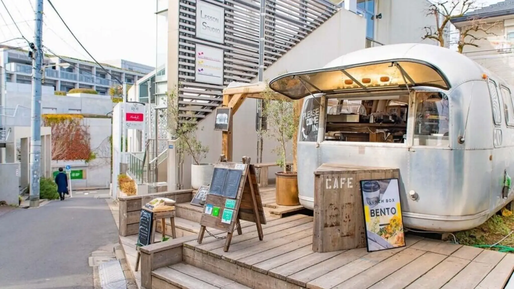 サムネイル 3: 表参道カフェ見学&写真撮影ツアー：6月12日（土）11:00〜